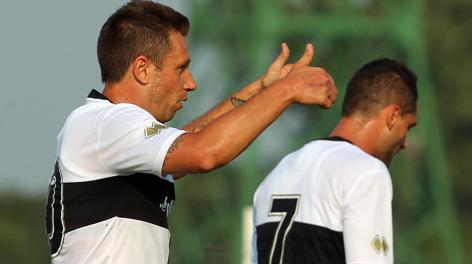 Antonio Cassano esulta: primi gol con la maglia del Parma. Liverani