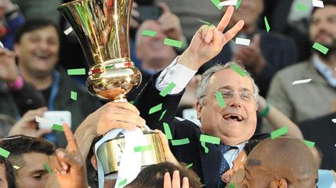 Esultanza laziale, con il presidente Lotito in testa, dopo la conquista della Coppa Italia 2012/2013