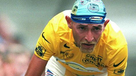 Marco Pantani in magli a gialla al Tour del 1998