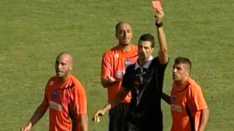 Gaetano Iannini del Matera espulso durante il match col Sudtirol. Ansa