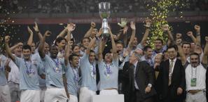 La Lazio festeggia la supercoppa 2009  vinta  contro l'Inter. Reuters