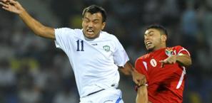 Una fase della partita di Tashkent tra Uzbekistan e Giordania. Ap