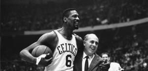 Bill Russel ai tempi dei Boston Celtics con  coach Arnold Auerbach 