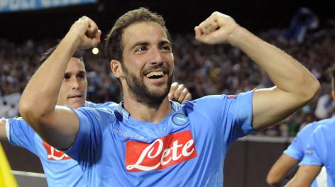 Gonzalo Higuain, in gol al deutto col Napoli in Champions. Ap