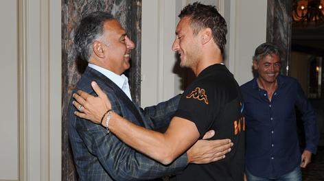 Il presidente della Roma James Pallotta e  Francesco Totti. Ansa