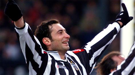 Mark Iuliano con la maglia della Juventus nel 2002. Ap