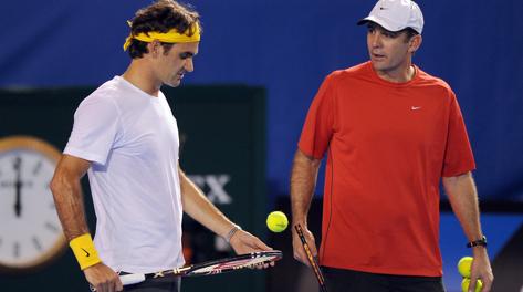 Roger Federer, 32 anni, con l'ex tecnico Paul Annacone. Ansa