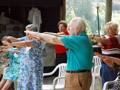 Anziani fanno ginnastica. Ansa