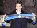 Hernanes con la sciarpa nerazzurra. Inter.it
