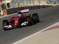 Fernando Alonso con la F14 T nel test del Bahrain. Colombo