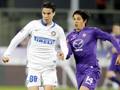 Hernanes contro Mati Fernandez in Fiorentina-Inter. Ap