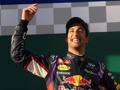Daniel Ricciardo sul podio del GP d'Australia. Lapresse