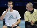 Andy Murray ascolta i consigli di Ivan Lendl. Reuters