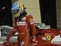 Fernando Alonso a testa bassa dopo le qualifiche in Bahrain. Ap