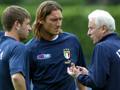 Trap con Totti e Cassano all'Europeo 2004. Ansa