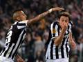 Marchisio festeggia con Vidal la rete del 2-1. Afp
