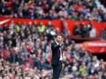Ryan Giggs col suo stadio alle spalle.Reuters