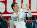 Cristiano Ronaldo mima le 15 reti realizzate in Champions. Epa