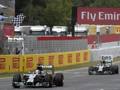 Lewis Hamilton davanti a Rosberg: dominio Mercedes. Afp