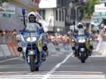 La stradale in servizio al Giro d'Italia. Bettini