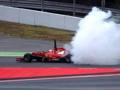 La Ferrari di Kimi Raikkonen ferma in pista per il cedimento del motore 