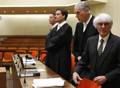 Bernie Ecclestone (a destra) all'udienza del processo a suo carico. Lapresse