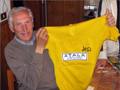 Vito Favero con la storica maglia gialla del Tour del ‘58, sua per ben sei tappe