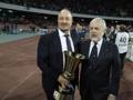 De Laurentiis e Benitez con la Coppa Italia. Afp