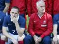 Franck Ribery, 31 anni, con il c.t. francese Deschamps. Ap
