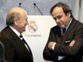 Il presidente della Fifa, Joseph Blatter, con il numero uno della Uefa Michael Platini. Epa