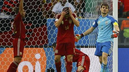 España-Chile 0-2.  Goles de Vargas y Aránguiz.  Campeones del mundo eliminados