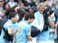 Il tecnico del Manchester City Manuel Pellegrini in trionfo dopo la conquista del campionato. Reuters