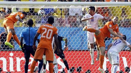 Mundial 2014, Holanda-Chile 2-0: Fer abre, Depay dobla, primer puesto