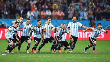Mundial, Países Bajos-Argentina 2-4 en penales.  Sneijder se equivoca, Messi en la final