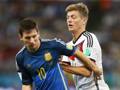 Leo Messi a duello con Toni Kroos. Action Images