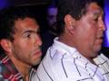 Carlos Tevez e il padre adottivo Segundo. Twitter