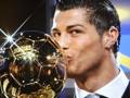 Cristiano Ronaldo con il pallone d'oro