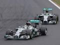 Lewis Hamilton in lotta con il compagno Nico Rosberg. LaPresse