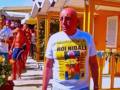 Adriano Galliani celebra Vincenzo Nibali con la t-shirt Gazzetta