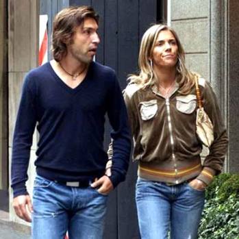 Deborah Roversi La Ex Di Pirlo Si Diverte Sul Garda La Gazzetta Dello Sport