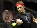 Roger Federer in allenamento al Palaexpo di Ginevra, che ospiter Svizzera-Italia. Epa
