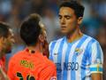 Weligton prende per il collo Messi durante Malaga-Bara. Afp