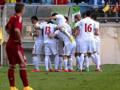 L'esultanza della squadra serba per il gol che condanna la Spagna. Epa
