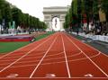 Una pista d'atletica agli Champs Elysees per la candidatura di Parigi per il 2012. Reuters