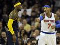 Carmelo Anthony se la ride, LeBron lo guarda: Cleveland battuta in casa. Reuters