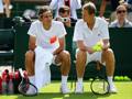 Stefan Edberg, 48 anni, a destra, a colloquio con Roger Federer, 33 anni. Getty Images