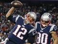 Tom Brady (sinistra) e Danny Amendola dei New England Patriots. AP
