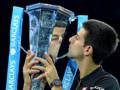 Novak Djokovic, 27 anni, con la Coppa del Masters: è il 4° trionfo. AFP
