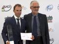 Alejandro Valverde premiato dal presidente Uci, Brian Cookson. Epa