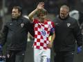 Luka Modric, 29 anni, lascia il campo per infortunio. Getty